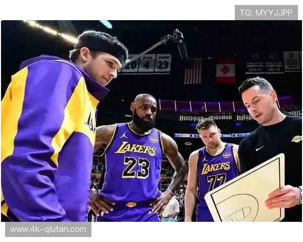 詹姆斯击地妙传里夫斯,湖人默契配合引欢呼 詹姆斯击地妙传里夫斯,湖人默契配合引欢呼